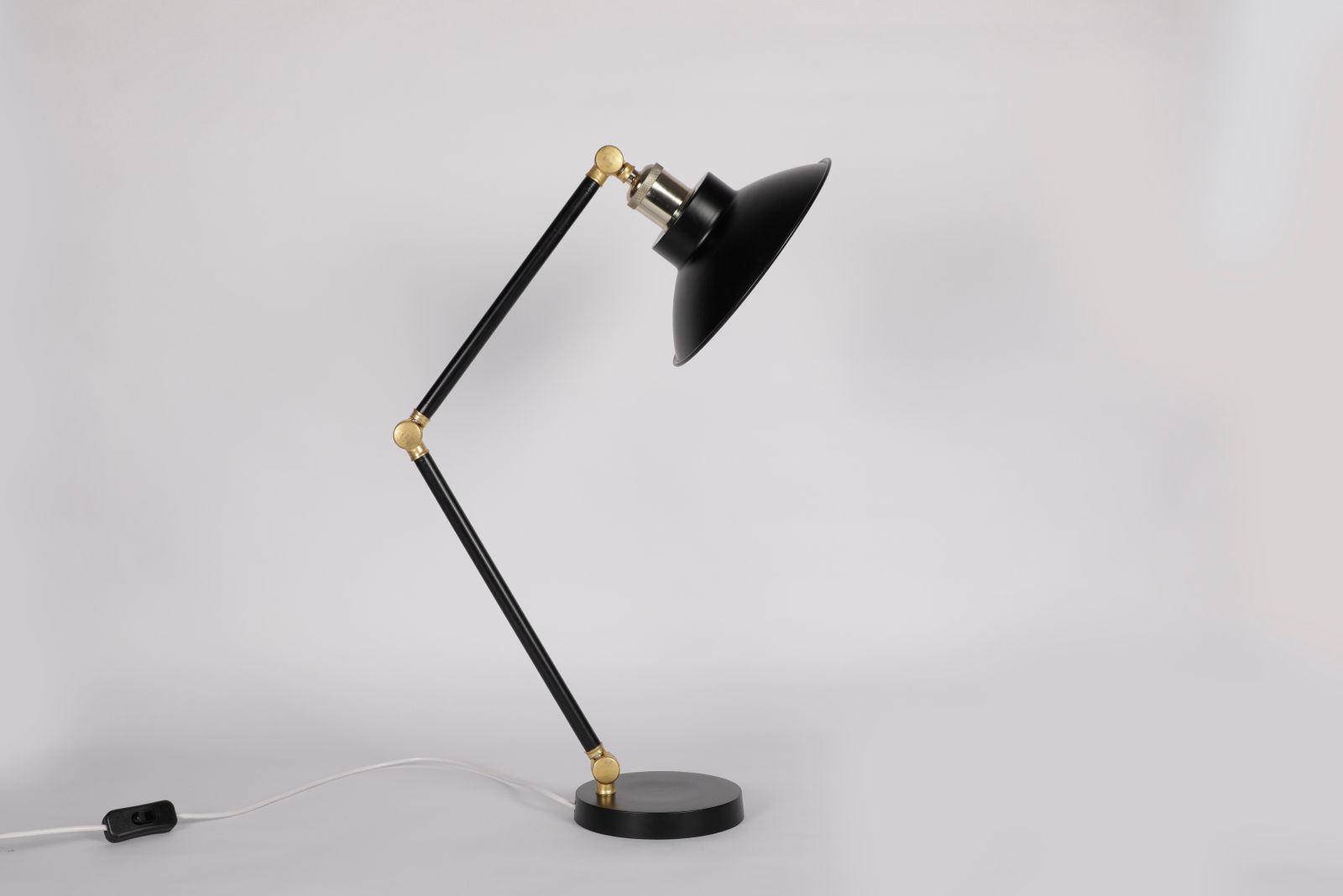 Lampada da scrivania con braccio snodato